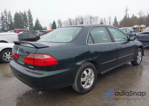2000 Honda Accord 2.3 Se из США, поврежденный, VIN 1HGCG6695YA044682